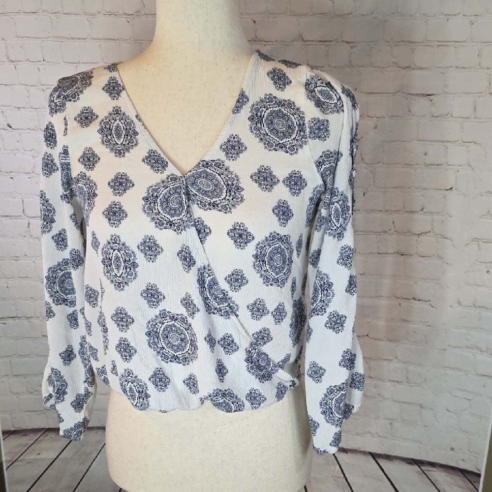 Altar'd State Blue White Medallion Boho Faux Wrap‎ Blouse Long Sleeve Small